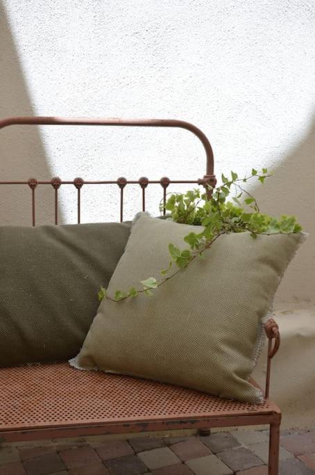 La Loge Familiale: 110M2, Place Rose Goudard, Ac LʼIsle-sur-la-Sorgue Екстериор снимка