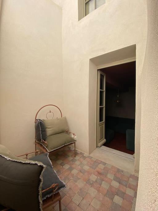 La Loge Familiale: 110M2, Place Rose Goudard, Ac LʼIsle-sur-la-Sorgue Екстериор снимка