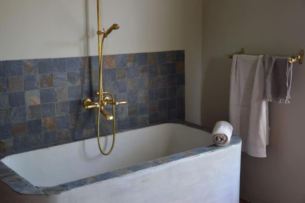 La Loge Familiale: 110M2, Place Rose Goudard, Ac LʼIsle-sur-la-Sorgue Екстериор снимка